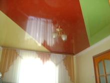 комбинированные цветные натяжные потолки
